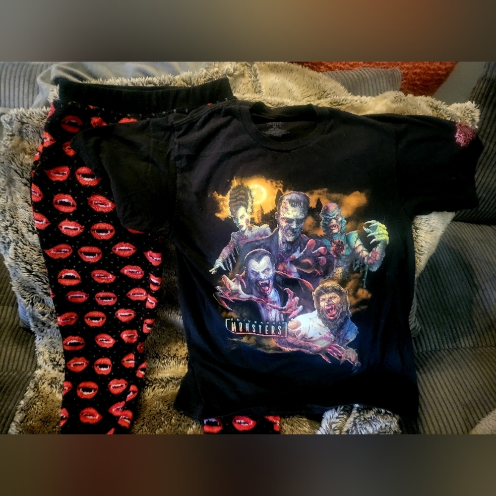 Universal Monsters Tshirt & Vampire Leggings